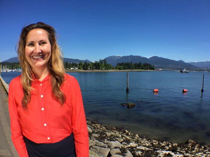 Sylvia Struck sur le seawall à Vancouver
