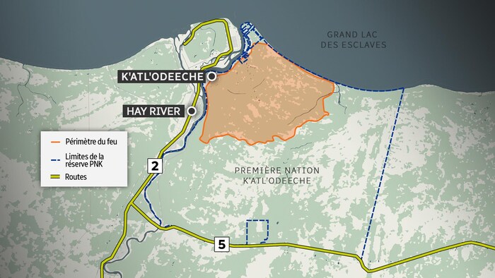 Carte indiquant le primètre du feu, les limites de la réserve de la Première Nation Kátł'odeeche, les routes, les communautés de Hay River et Kátł'odeeche et le Grand lac des Esclaves.