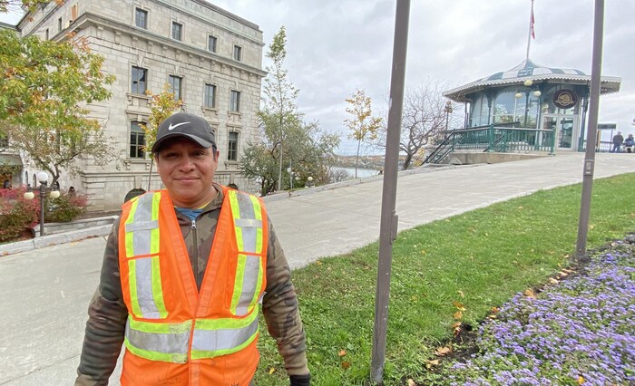 Orlando García est l'un des 36 000 travailleurs guatémaltèques dans la région administrative de la Capitale-Nationale.
