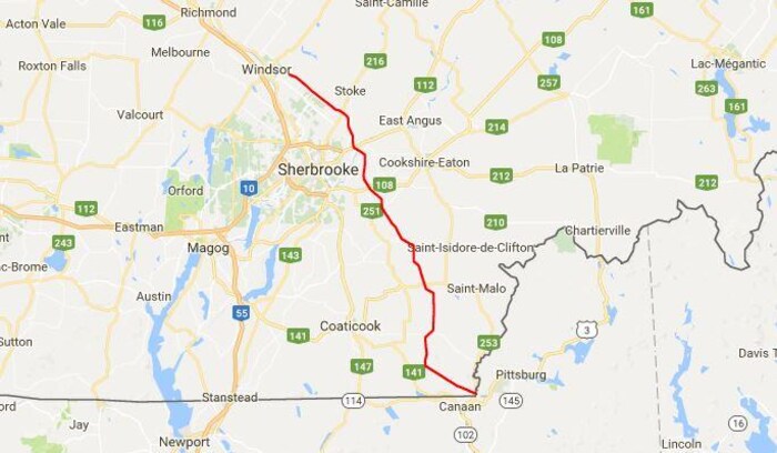 Le tracé du projet de ligne de transmission Northern Pass, dans sa portion québécoise, illustré sur une carte Google.