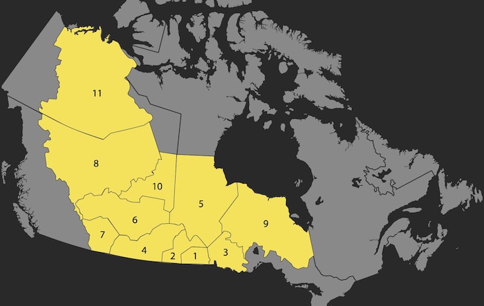 Une carte montre la répartition des onze traités numérotés en jaune qui s'étendent de l'Ontario aux Territoires du Nord-Ouest. 