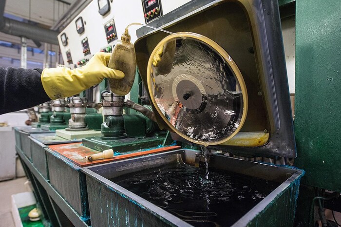 Une usine de disques vinyle