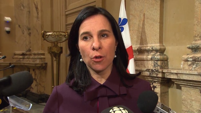 Plan rapproché de Mme Plante.