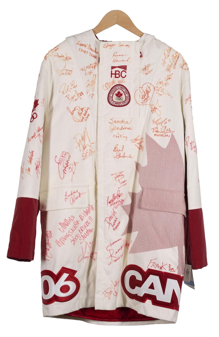 La veste autographiée, le 10 février 2026.
