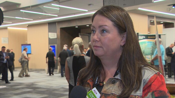 Vicki May-Hamm, mairesse de Magog et membre du conseil d'administration de la Fédération canadienne des municipalités.