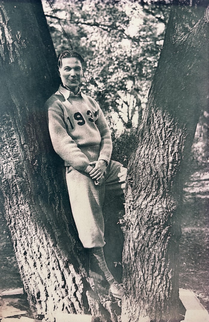 Lynwood Dennis est né le 12 août 1910 à Trenton, New Jersey.