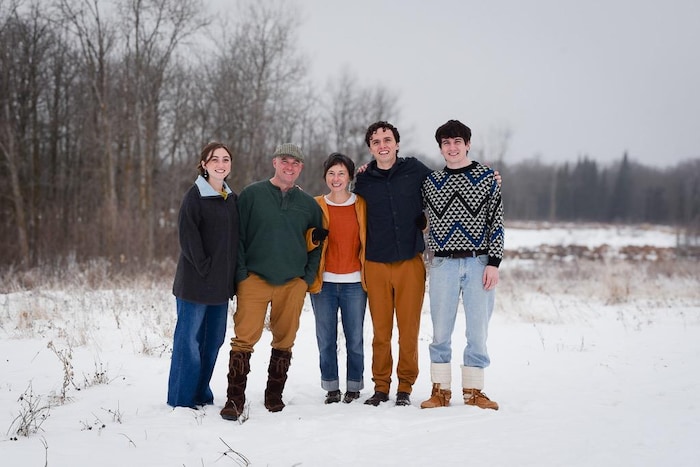 Photo de famille dans la neige. 