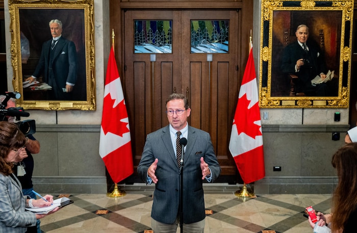 Yves-François Blanchet en point de presse au parlement d'Ottawa.