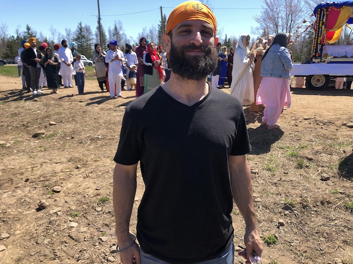 La communauté sikhe défile et fête dans les rues de Shediac RadioCanada