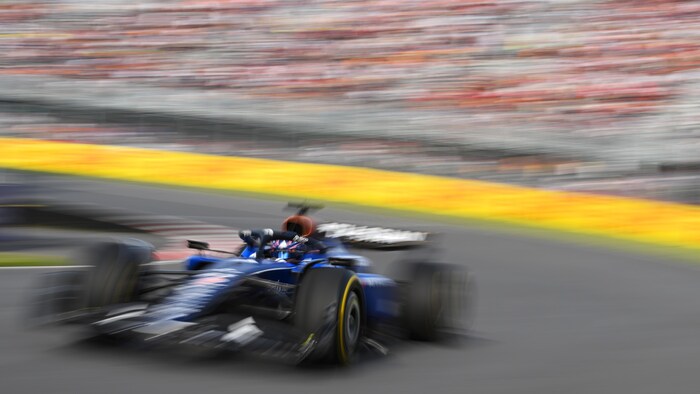 Une formule 1 dans un virage