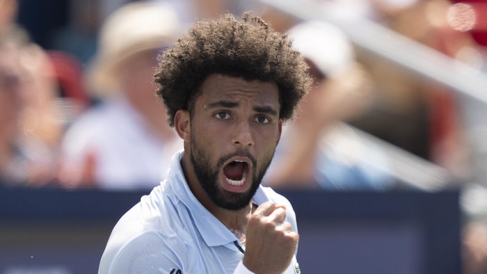 Un joueur de tennis célèbre.