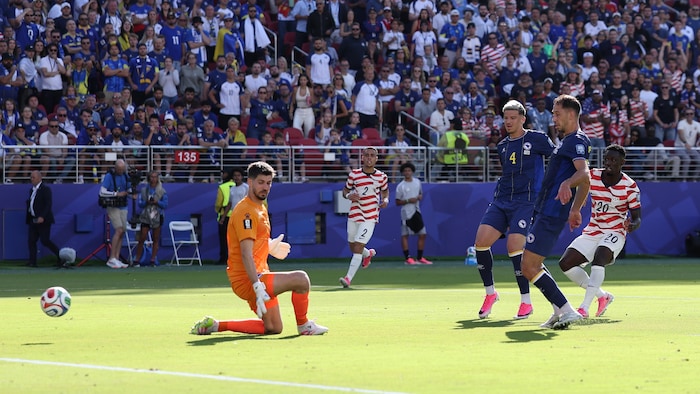 Une action de soccer.