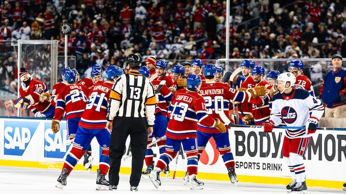 Des joueurs de hockey