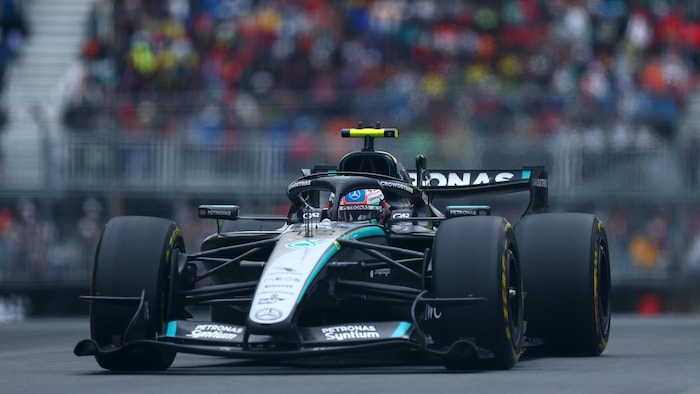 Une voiture de formule 1.