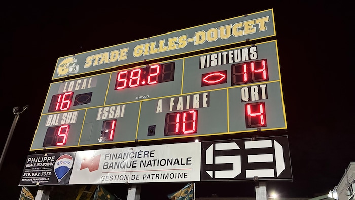 Un panneau annonçant des résultats sportifs 