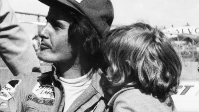 Gilles Villeneuve en 1974 avec son fils Jacques