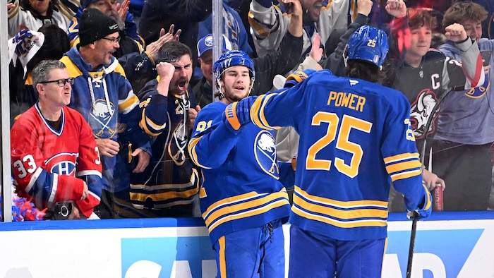 Deux joueurs de hockey
