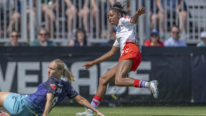 Deux joueuses de soccer.