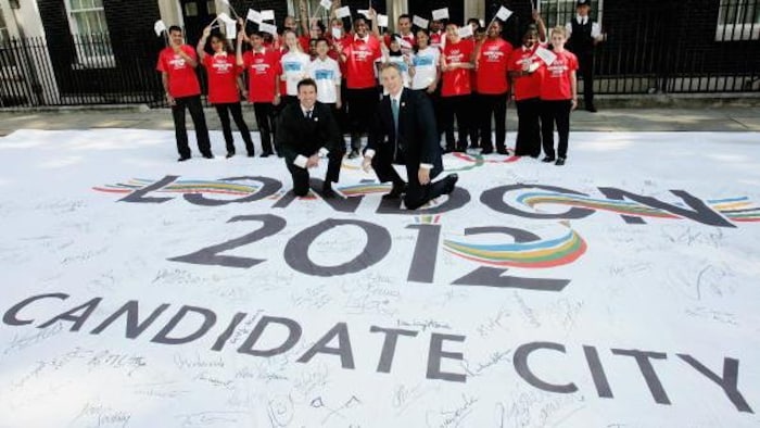 Le premier ministre Tony Blair soutient la candidature olympique.