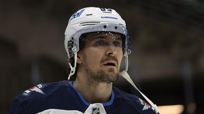 Gros plan d'un joueur de hockey