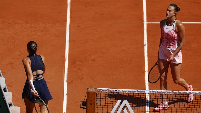 La joueuse de tennis ukrainienne Marta Kostyuk a refusé de serrer la main à sa rivale bélarusse Aryna Sabalenka au terme de leur match à Roland-Garros.