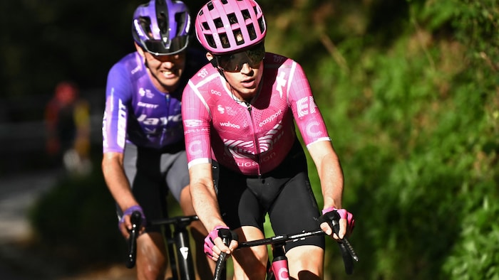 Michael Leonard à l'avant de la course pendant le Tour de Lombardie.