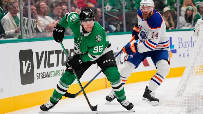 Deux joueurs de hockey