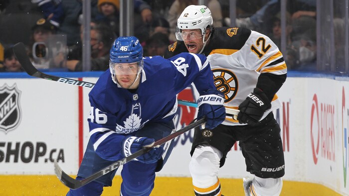 Deux joueurs de hockey