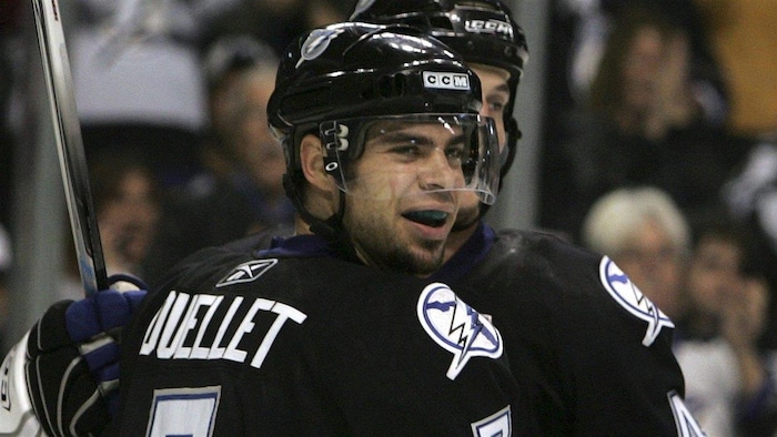 Michel Ouellet dans l'uniforme des Lightning de Tampa Bay