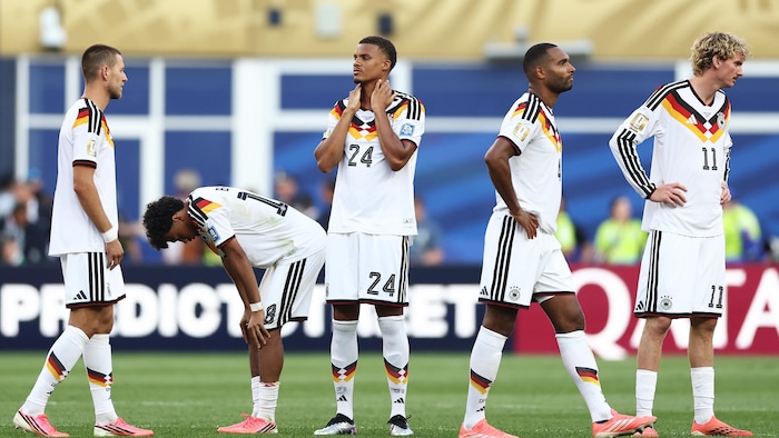 Des joueurs allemands choqués par leur défaite.
