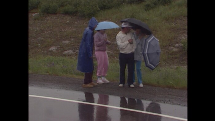 Gens avec parapluie.