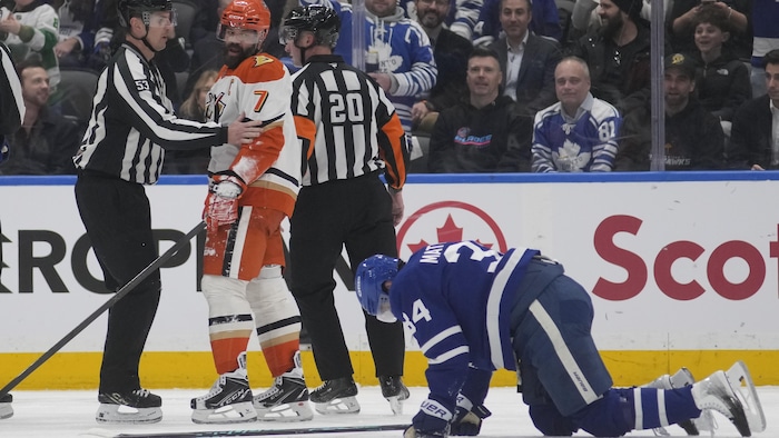 Deux joueurs de hockey