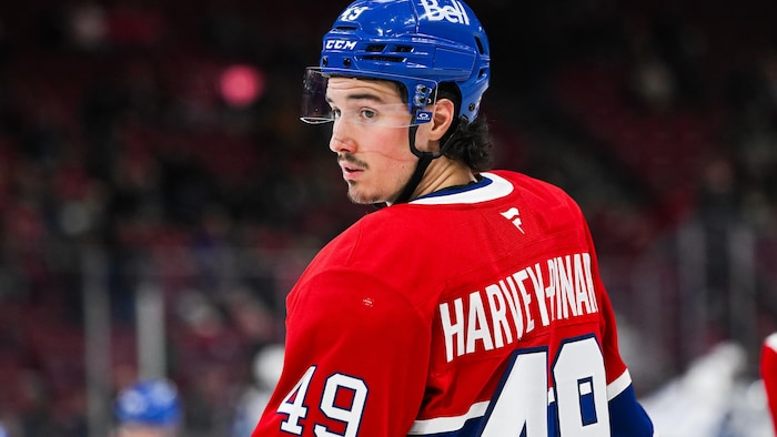 Le hockeyeur participe à un échauffement avant une rencontre.