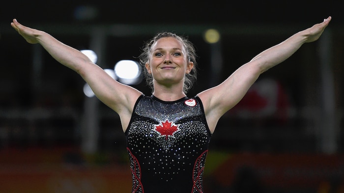 La gymnaste canadienne Rosie MacLennan, spécialiste du trampoline, a défendu son titre olympique avec succès. MacLennan était la seule championne des Jeux de Londres.