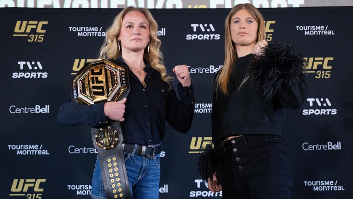 Elles prennent la pose lors d'une conférence de presse.