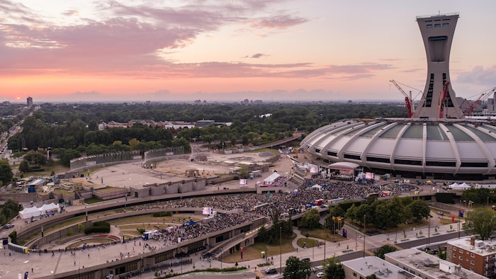 Vue du ciel de l'Esplanade du Stade olympique lors d'un événement.
