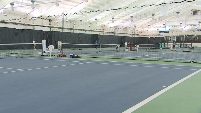 Intérieur des Tennis de Rimouski.