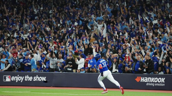 Un partido de béisbol.