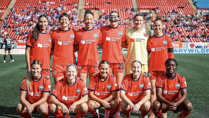 Les 11 joueuses partantes d'un match présenté à Calgary