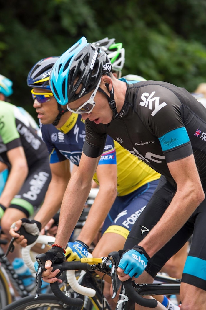 Deux hommes à vélo