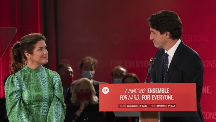 Le couple Trudeau-Grégoire sur scène.