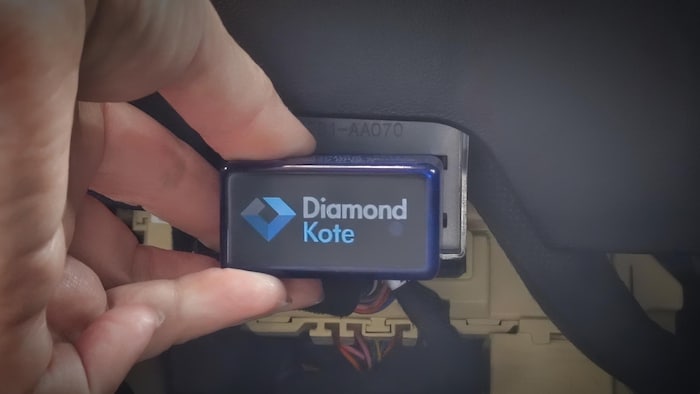 Le petit boîtier bleu utiliserait l'énergie de la batterie.