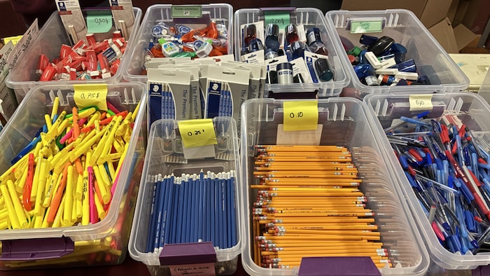 Des effets scolaires à vendre.