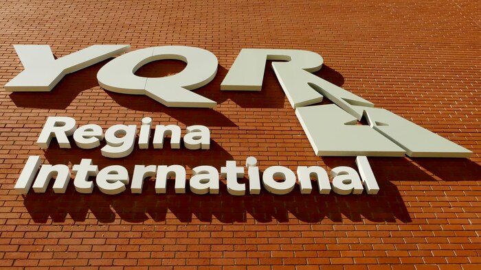 L'aéroport international de Regina en été.