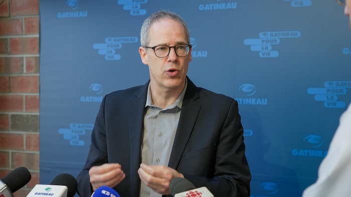 Steve Moran en point de presse.