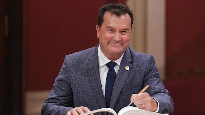 Le ministre Alain Therrien.
