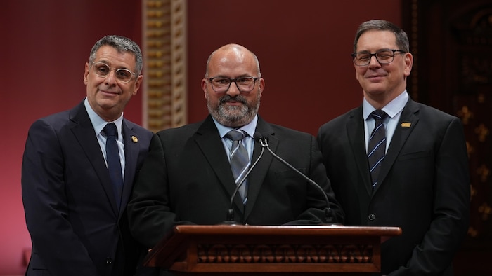 Une photo de l'assermentation de Frédéric Poulin, député de Côte-du-Sud.