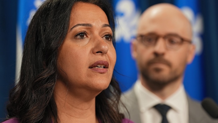 Ruba Ghazal en point de presse.