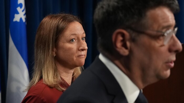 Maïté Blanchette Vézina est accompagnée d'Éric Duhaime.