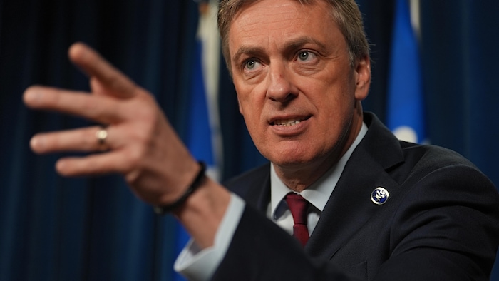 Le leader parlementaire du Parti libéral du Québec (PLQ), Marc Tanguay, parle aux journalistes.